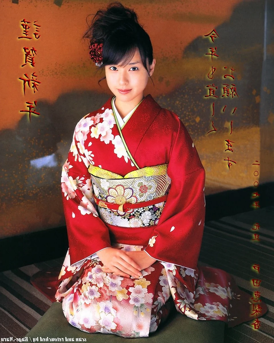 Аои Миядзаки в кимоно