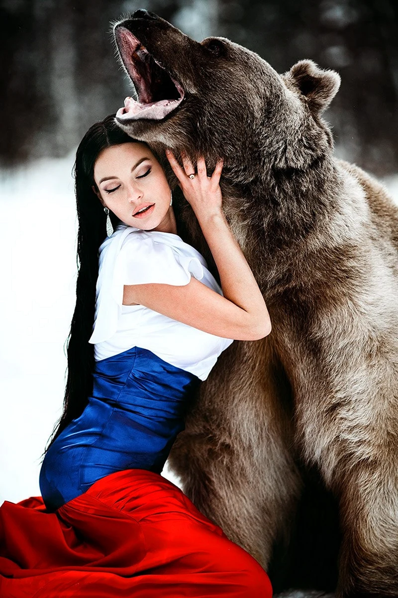 Девушка и медведь