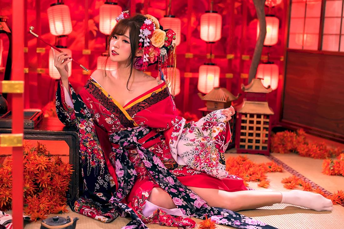 Гейша в Красном кимоно
