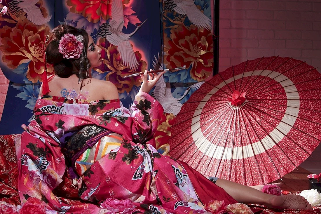 Японка в кимоно гейша