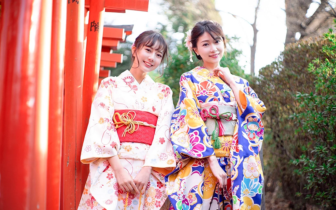 Красивые японские девушки в кимоно