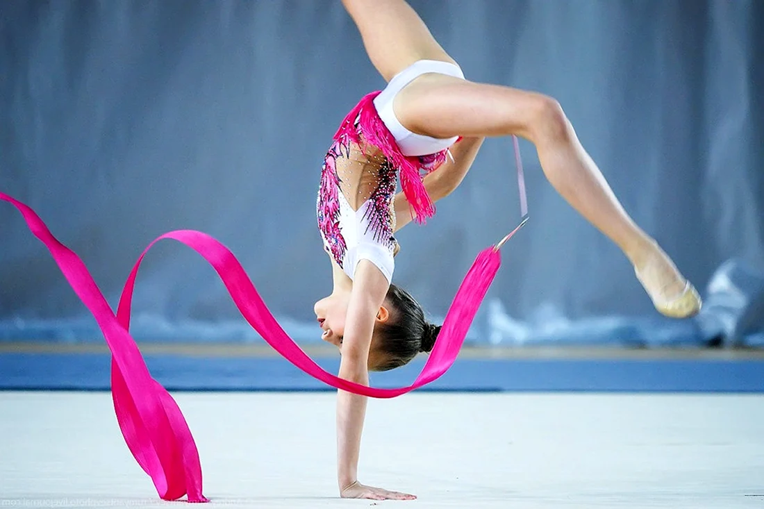 Лала Румынкина гимнастка