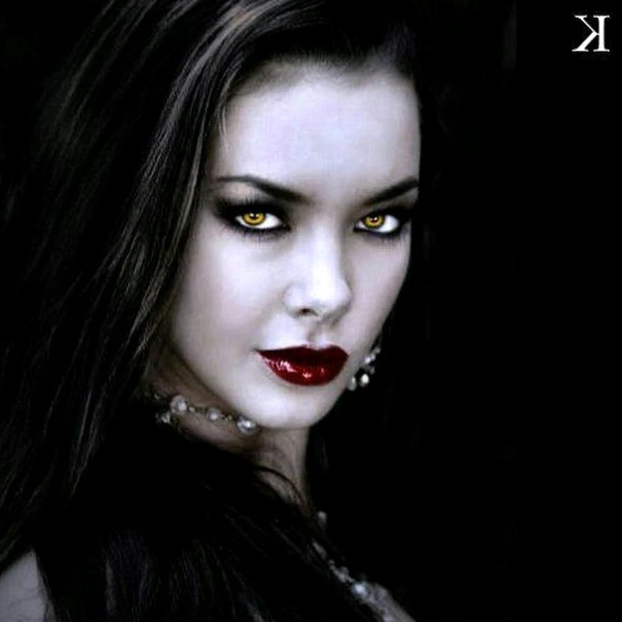 Самая красивая вампирша