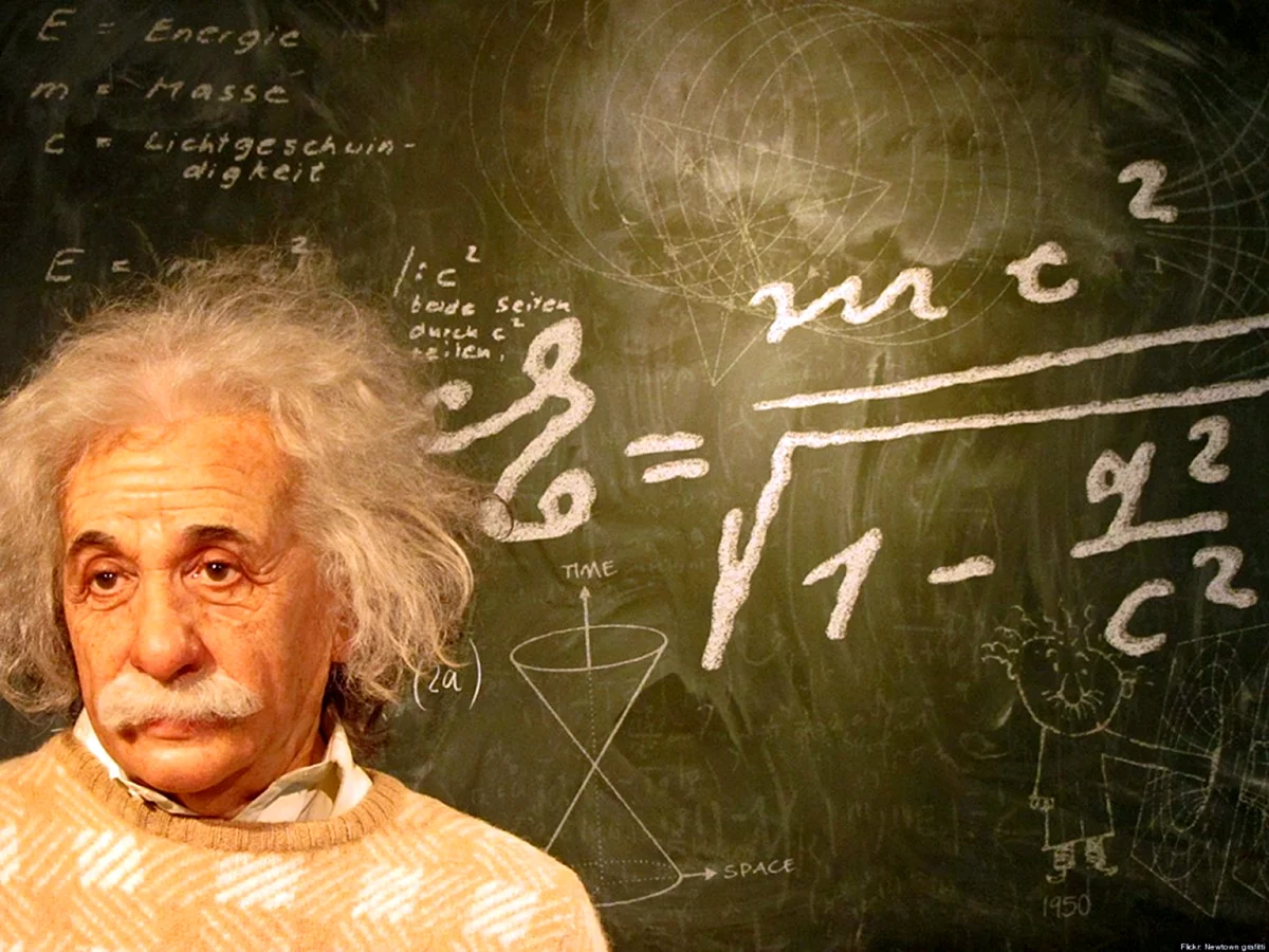 Альберт Эйнштейн у доски