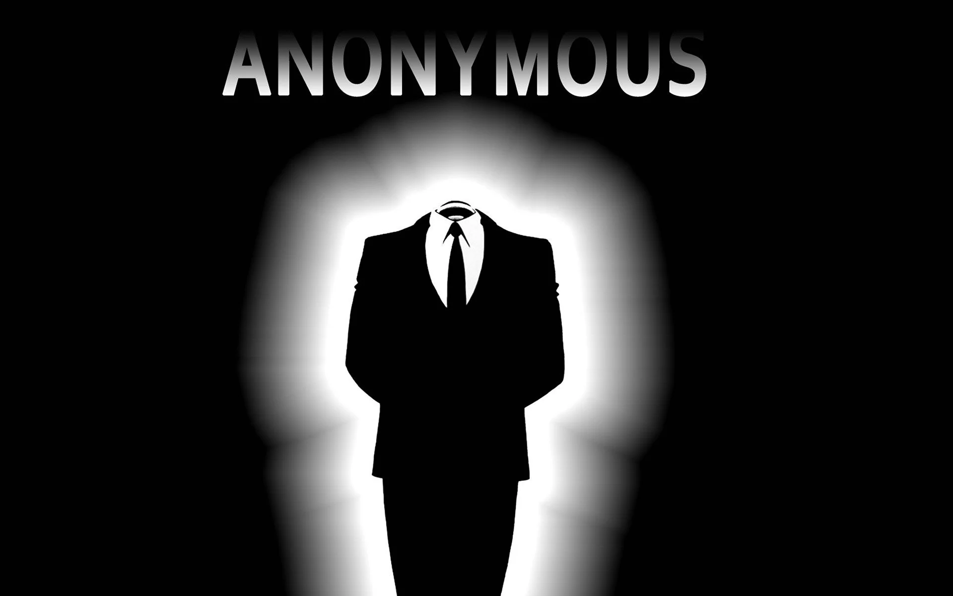 Анонимус в костюме