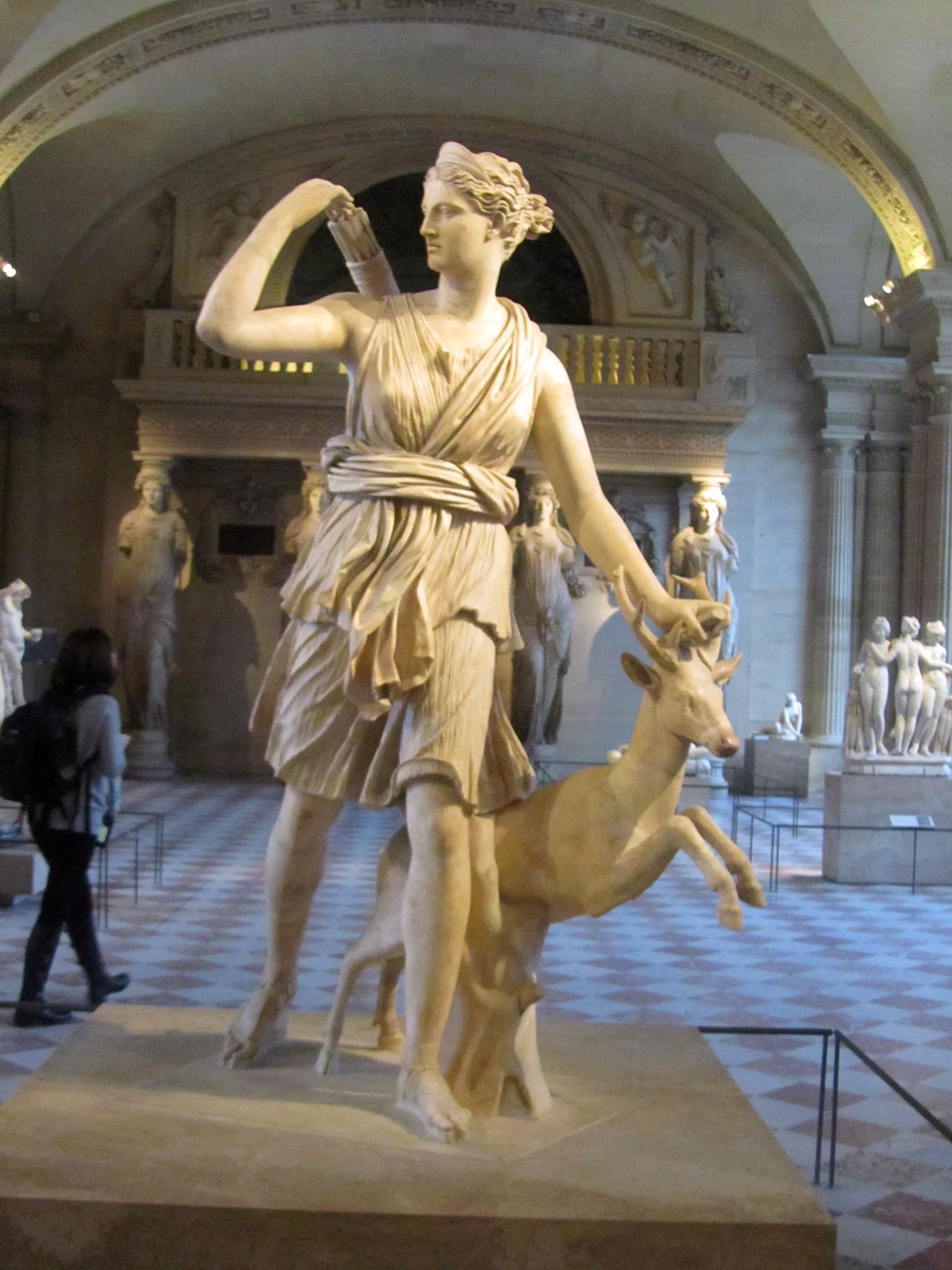 Артемида богиня статуя