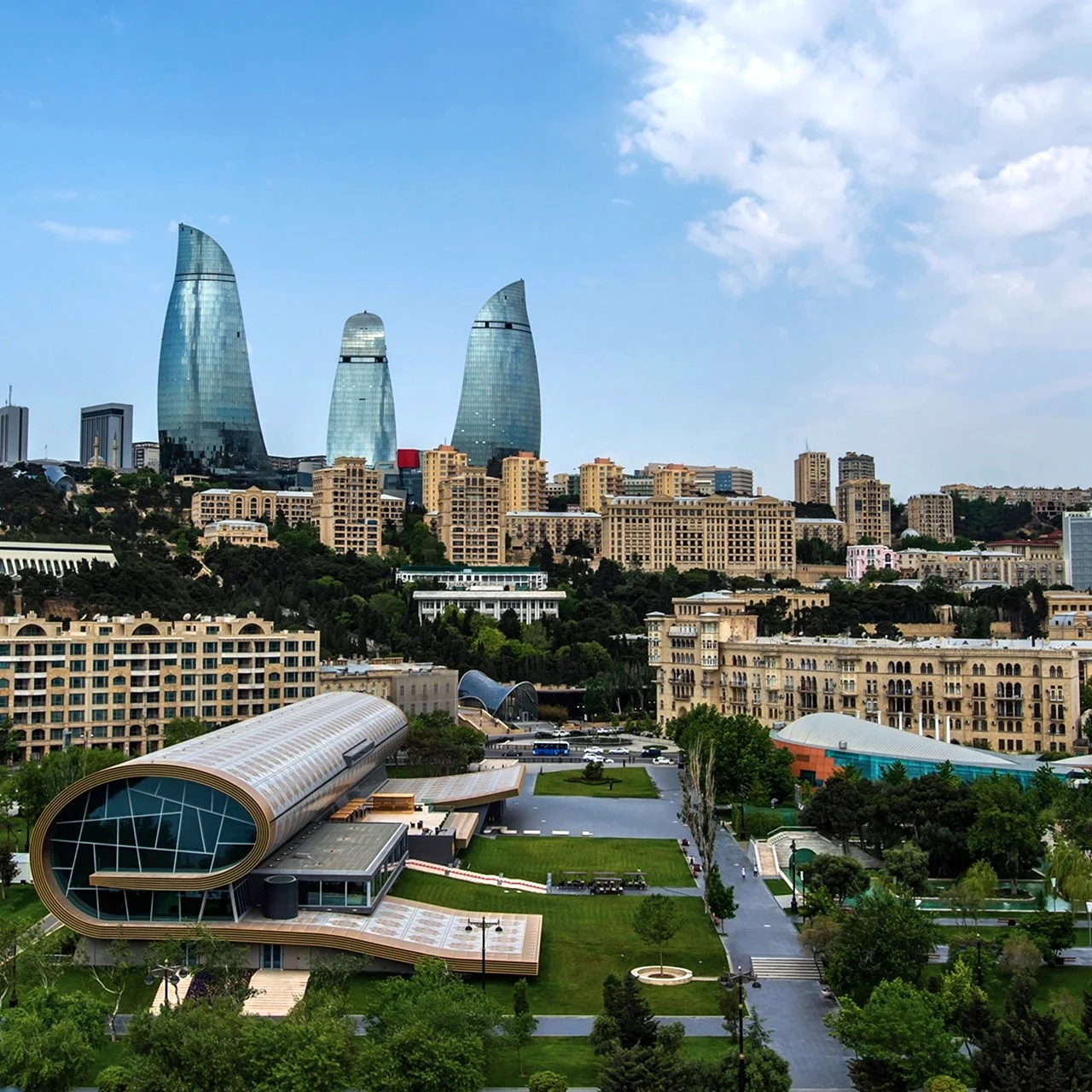 Баку столица Азербайджана расположена