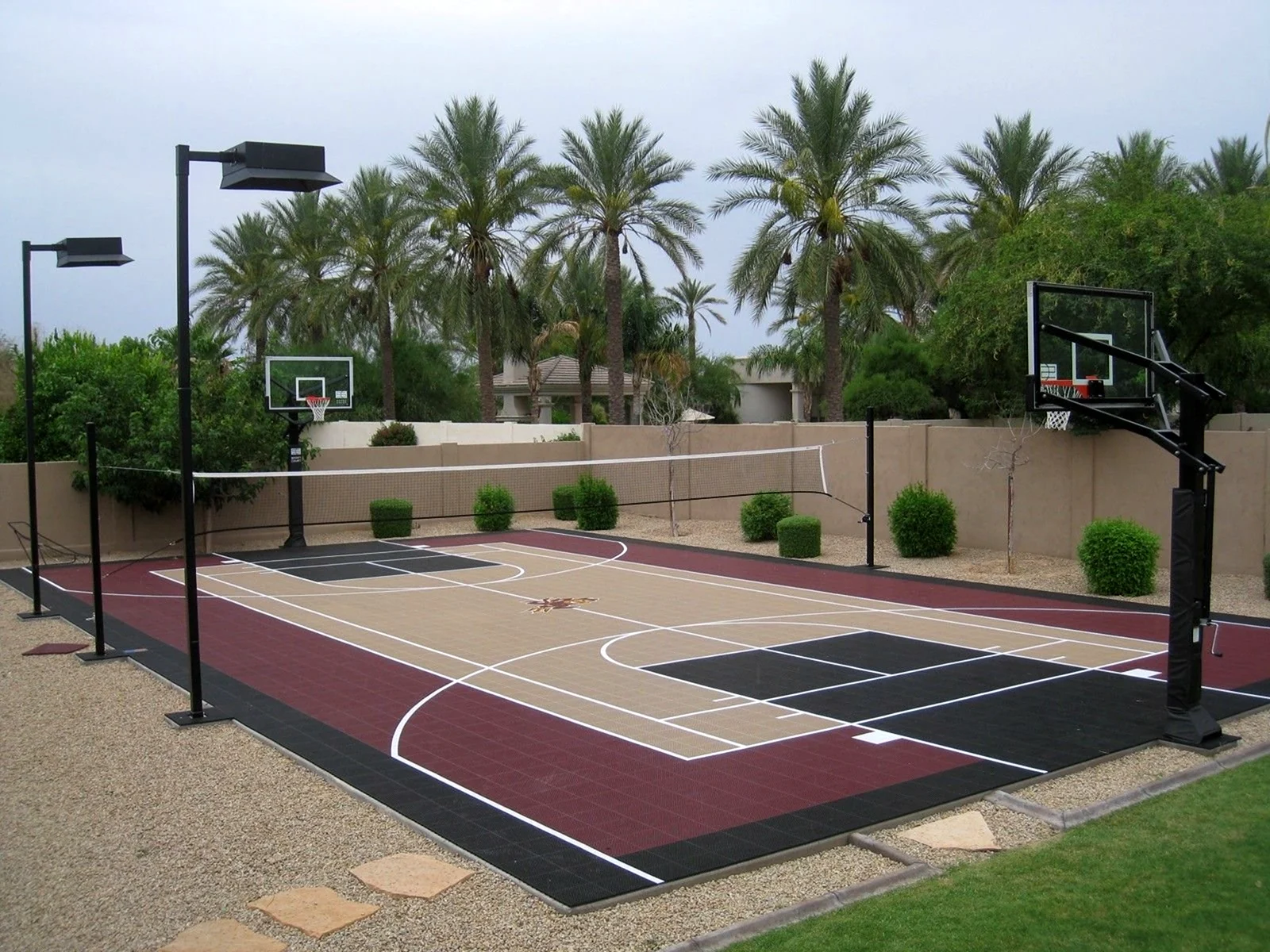Баскетбольная площадка сверху для заднего двора