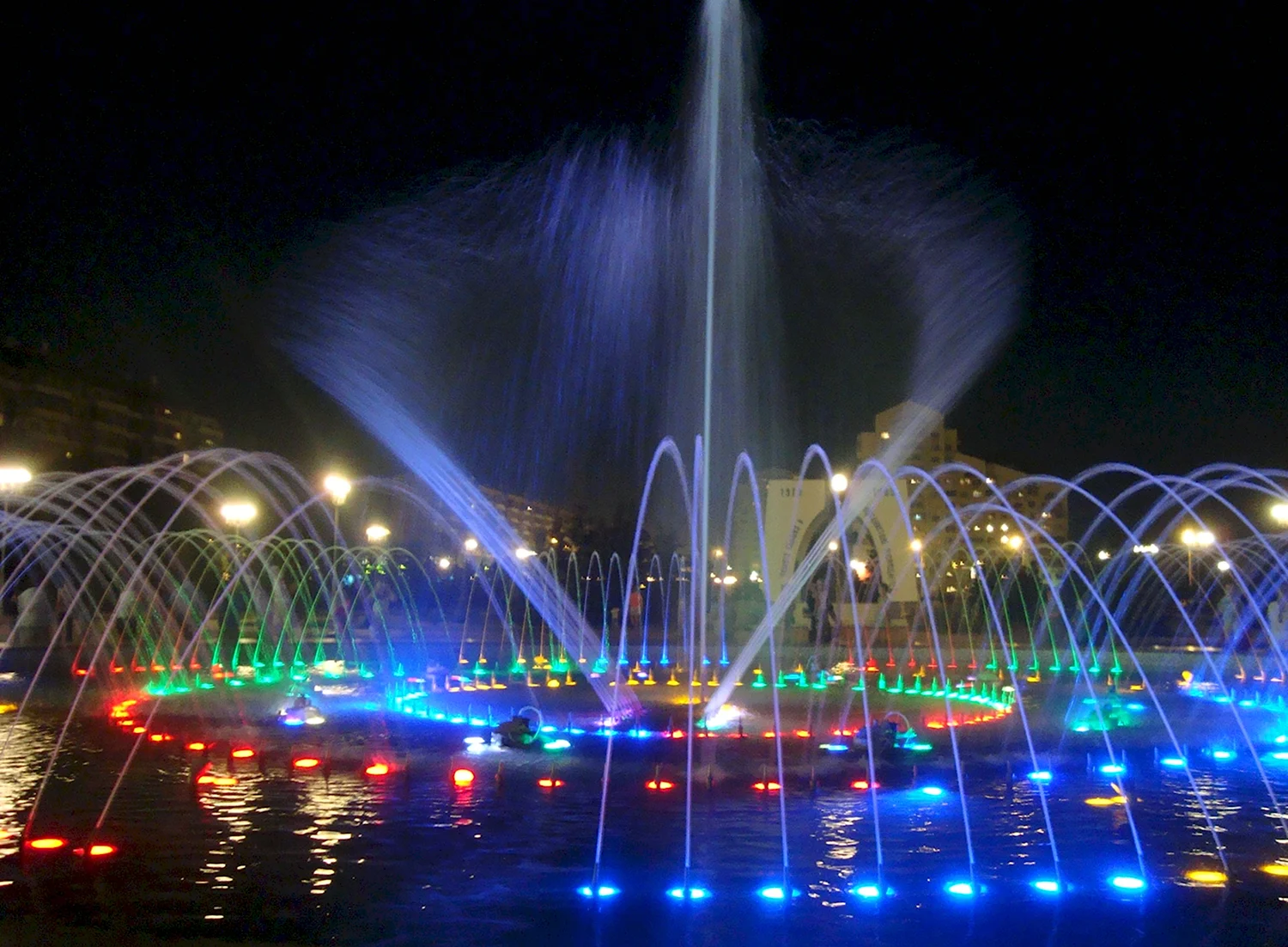 Белгород ночной фонтан