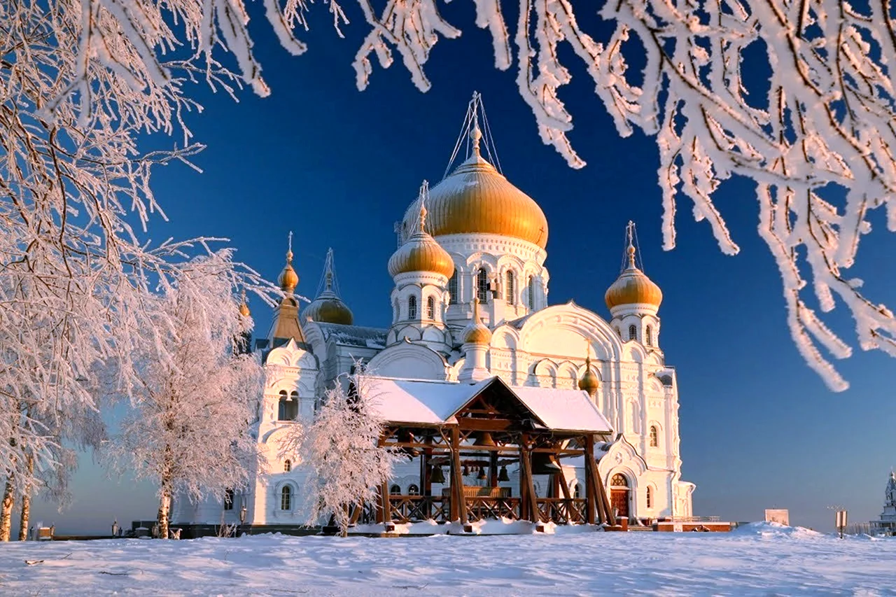 Белоозерский храм зимой