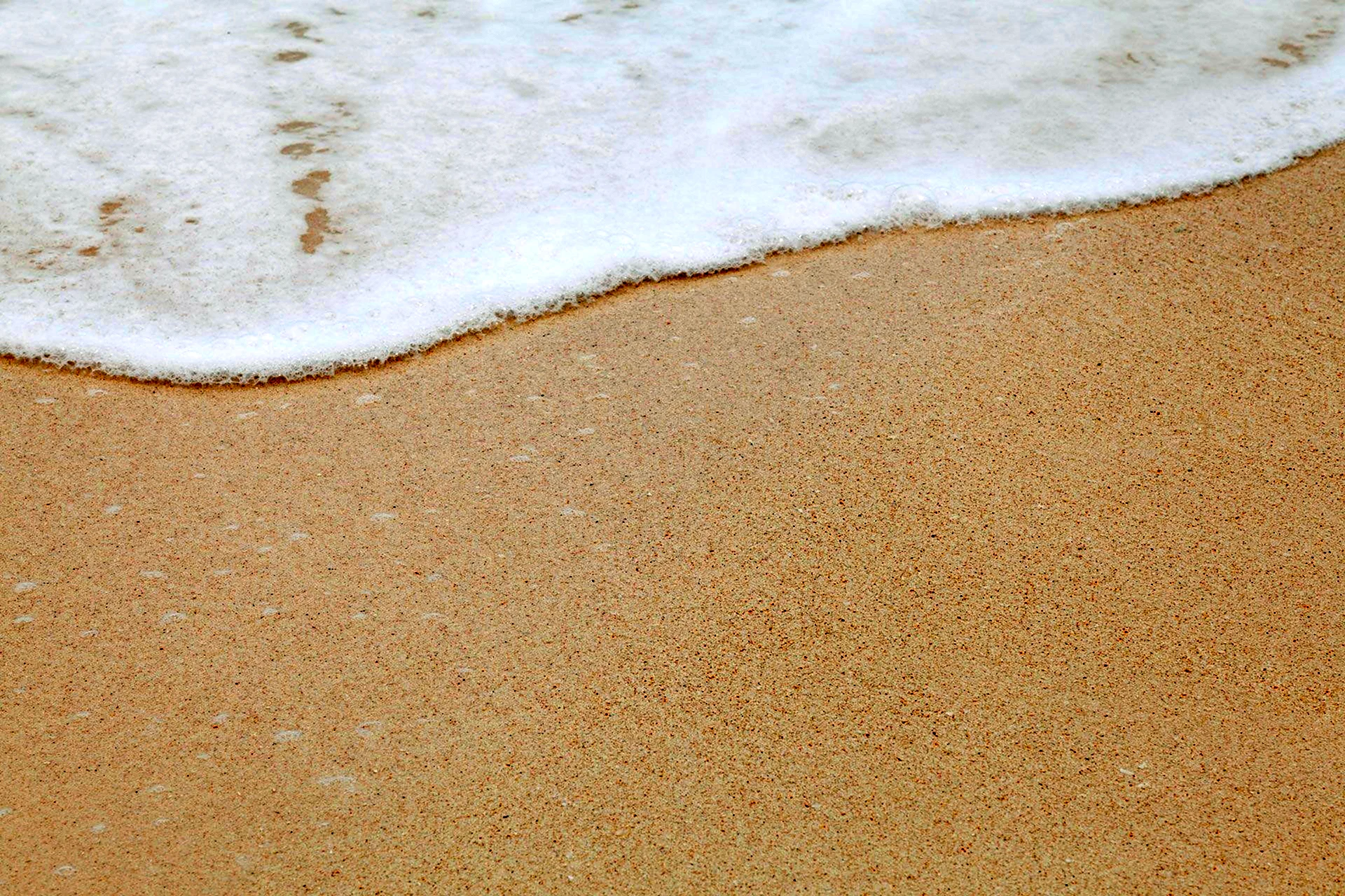 Белый морской песок