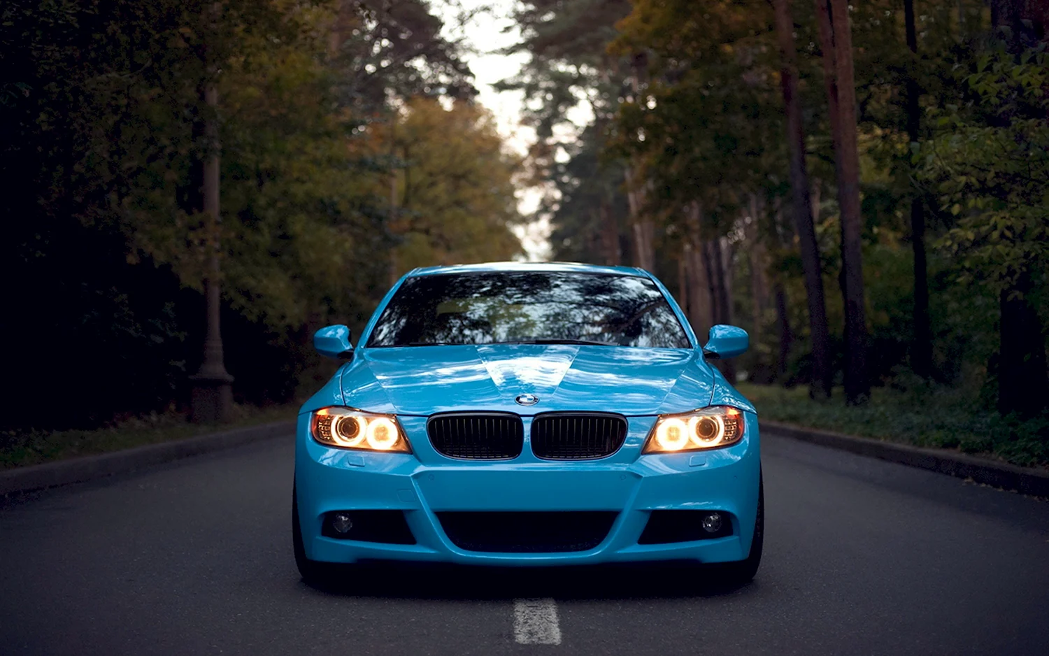 BMW m3 e92 черная голубыми фарами