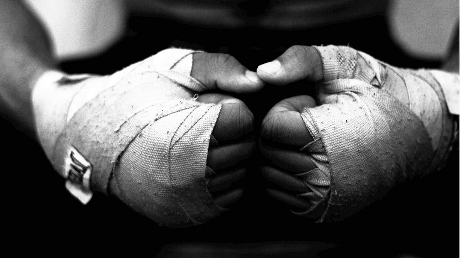 Боксерские бинты на руке