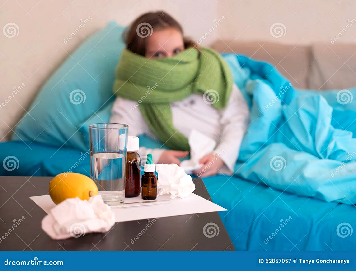 Больной в кровати с градусником