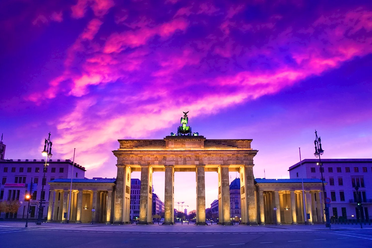 Бранденбургские ворота в Берлине на немецком