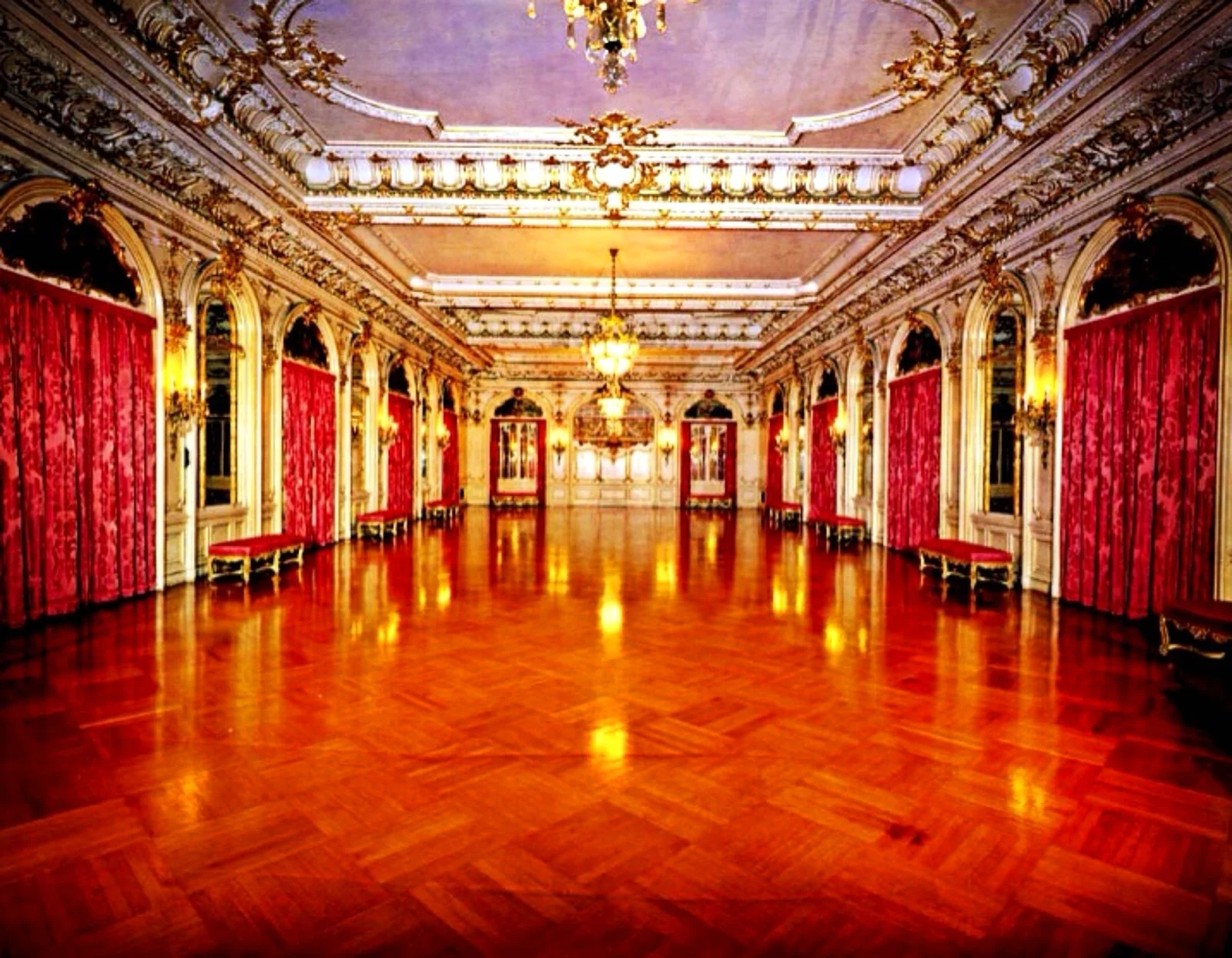 Букингемский дворец бальный зал