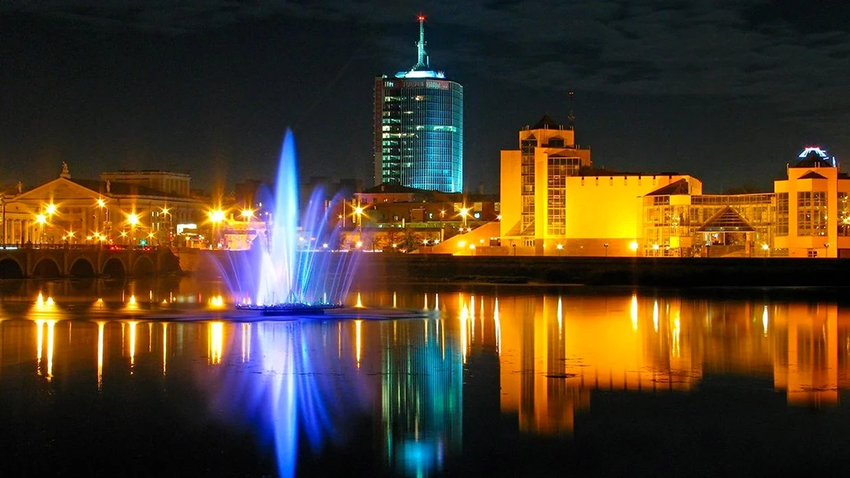 Челябинск фонтан Миасс ночью