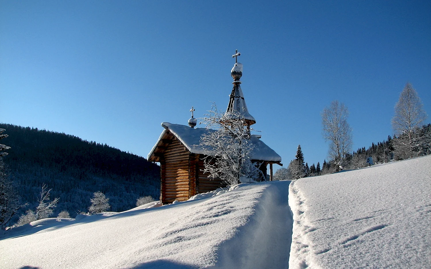 Деревянная Церковь зимой