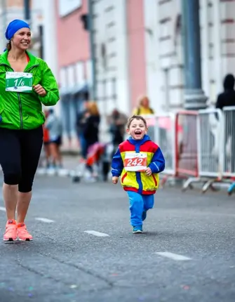 Дети бегут марафон
