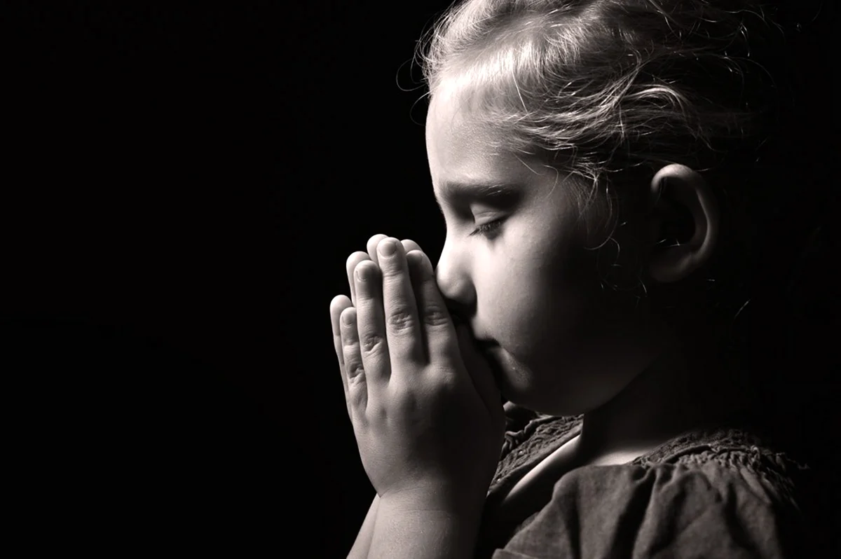 Дети молятся Богу