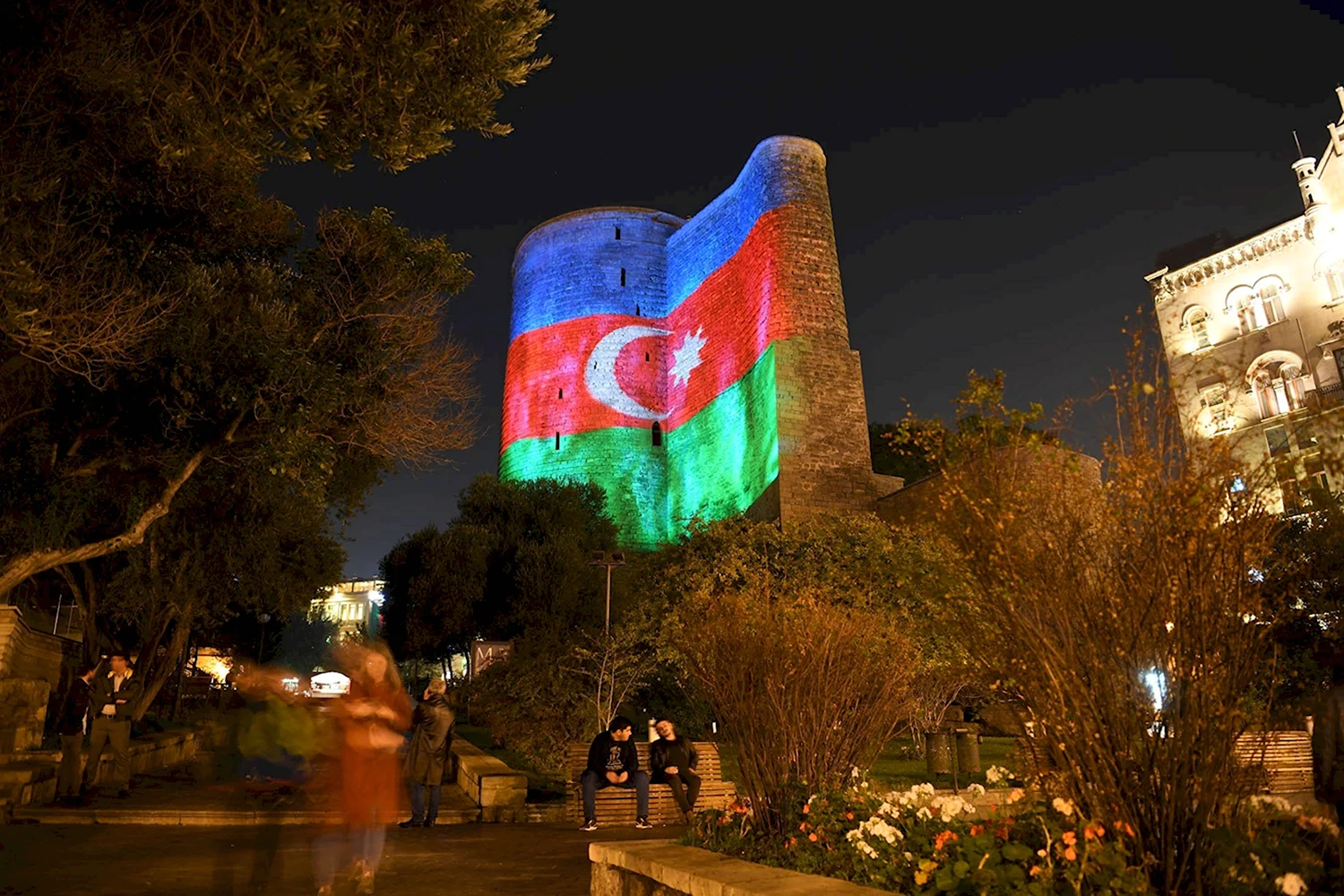 Девичья башня Баку флаг
