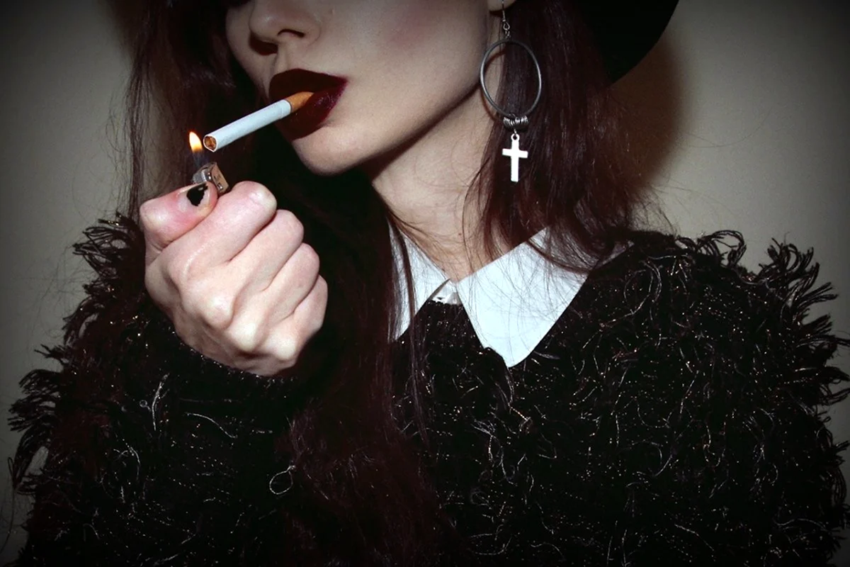 Девушка с сигаретой Эстетика
