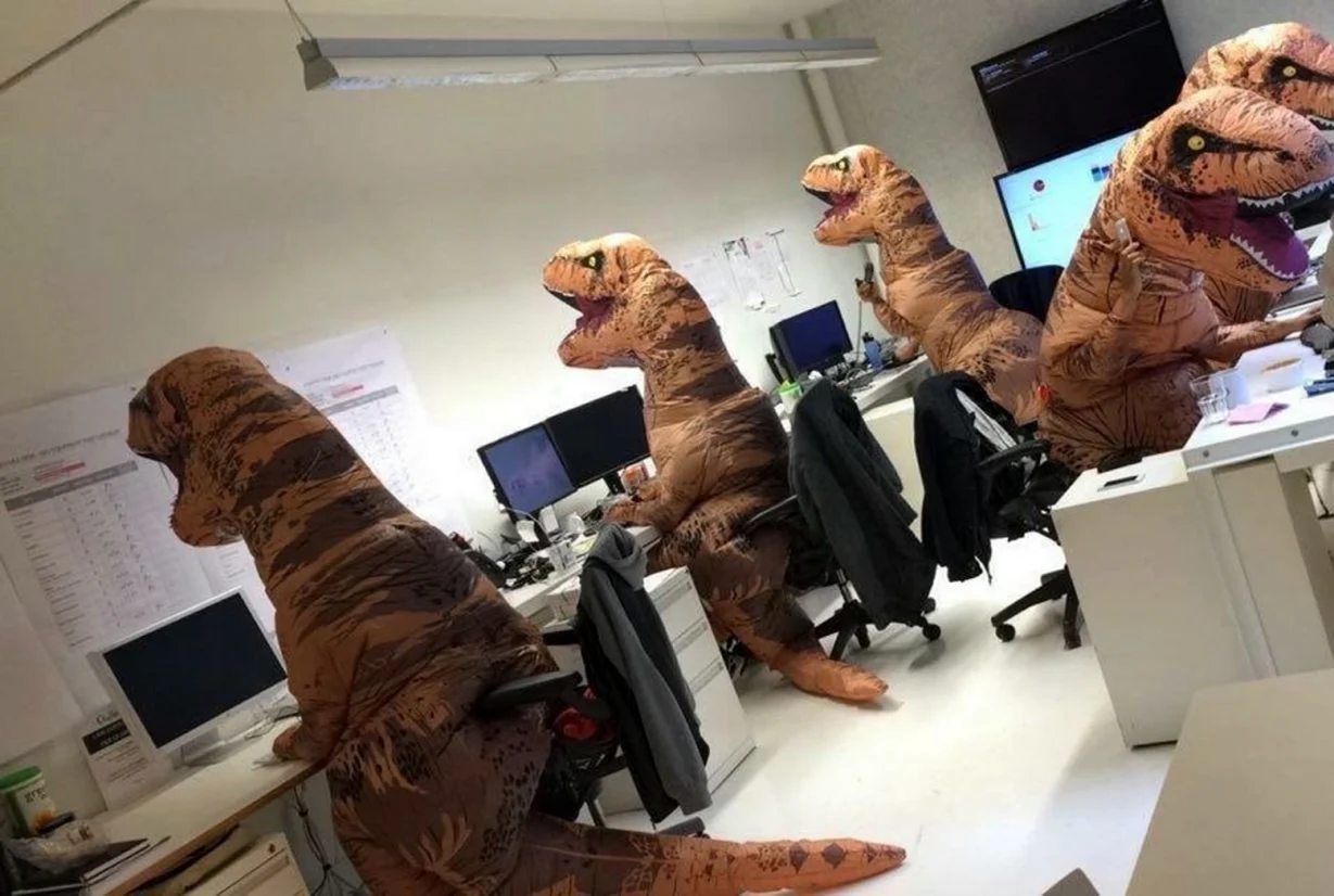 Динозавры в офисе