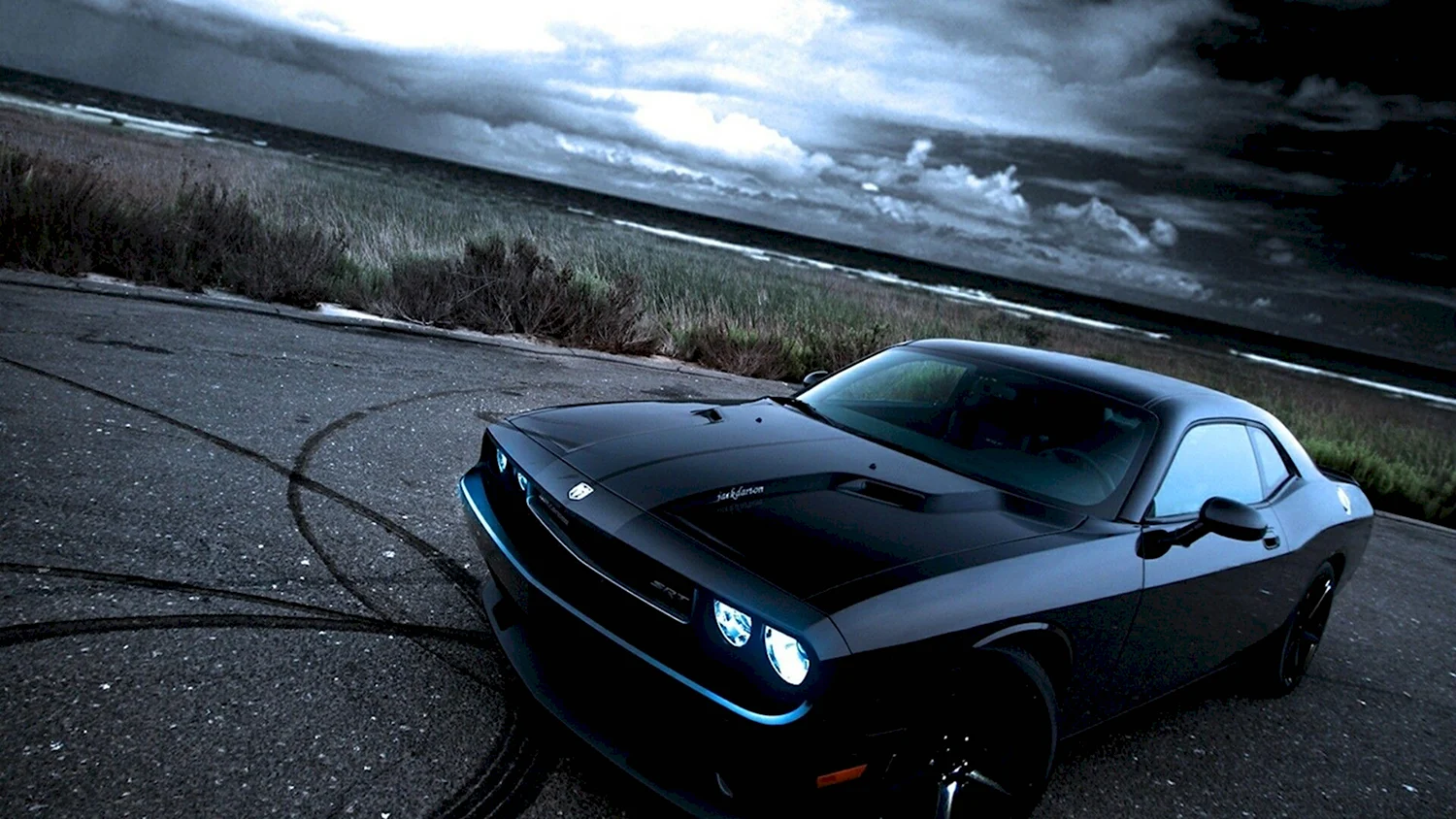 Dodge Challenger черный