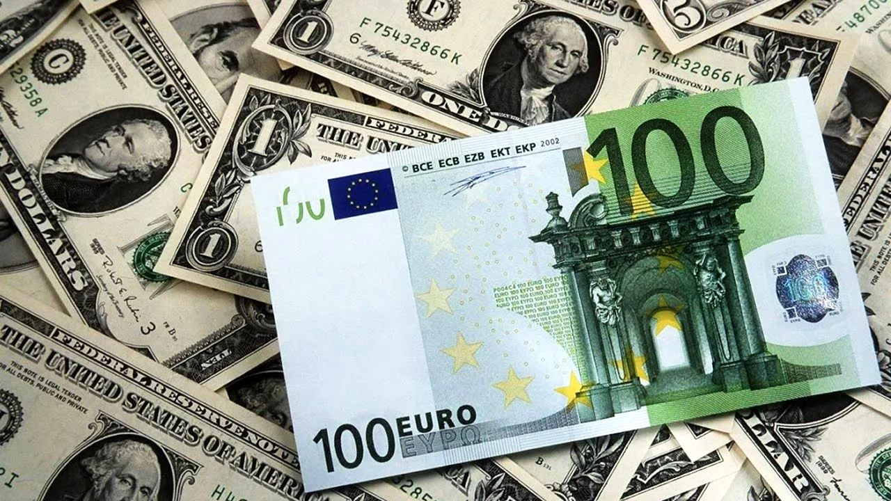 Доллар и евро
