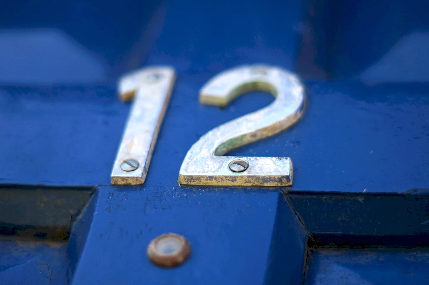 Дверь номер 12