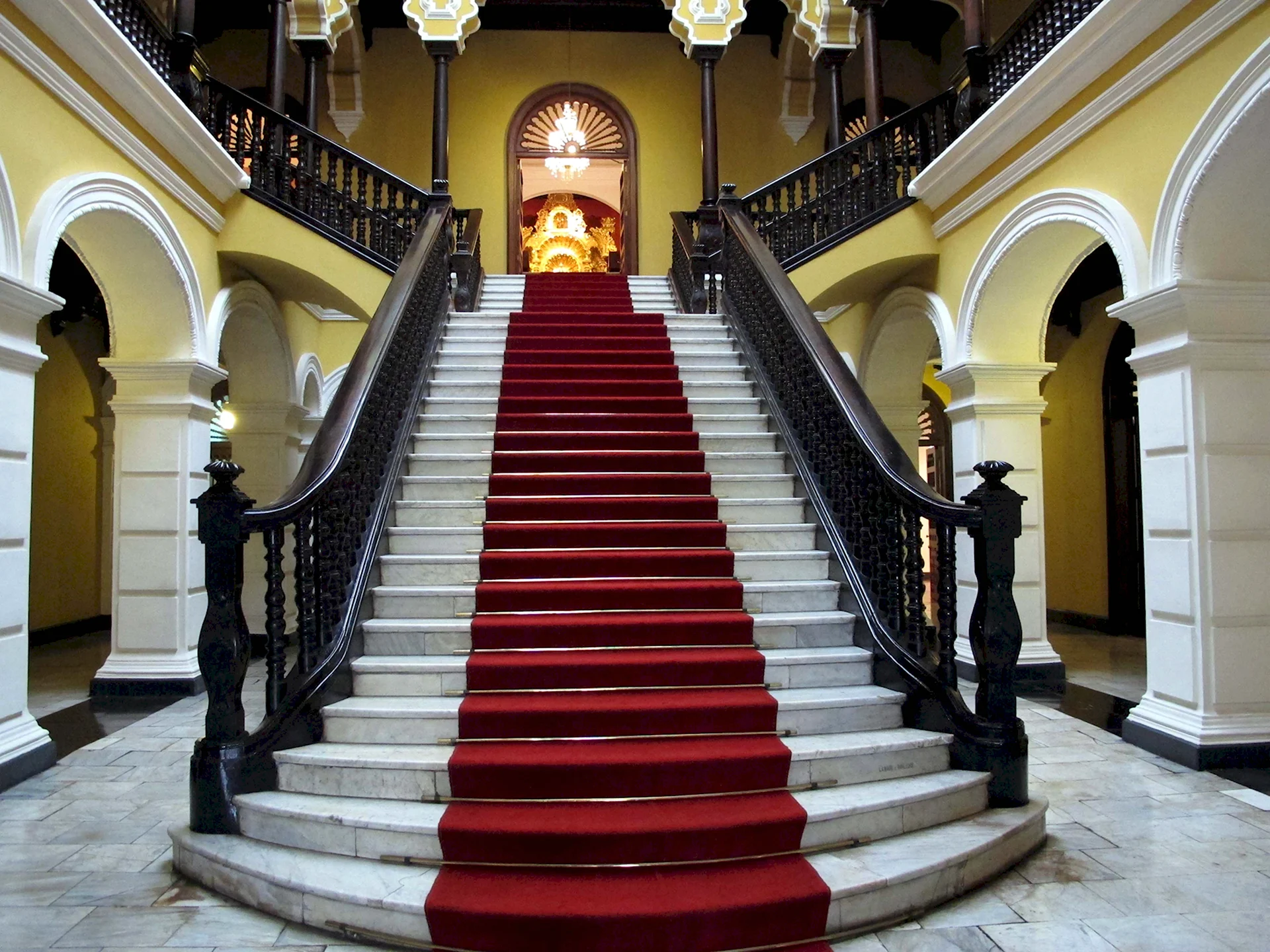 Дворец Версаче лестница в Доворец