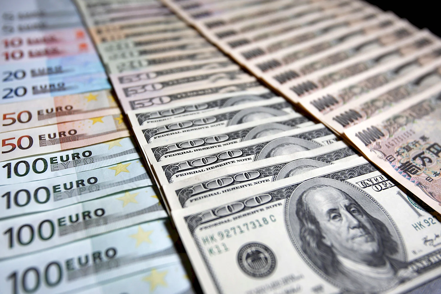 Фото долларов и евро
