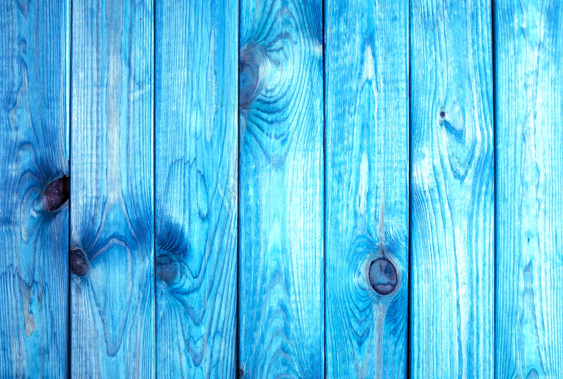 Голубой деревянный пол