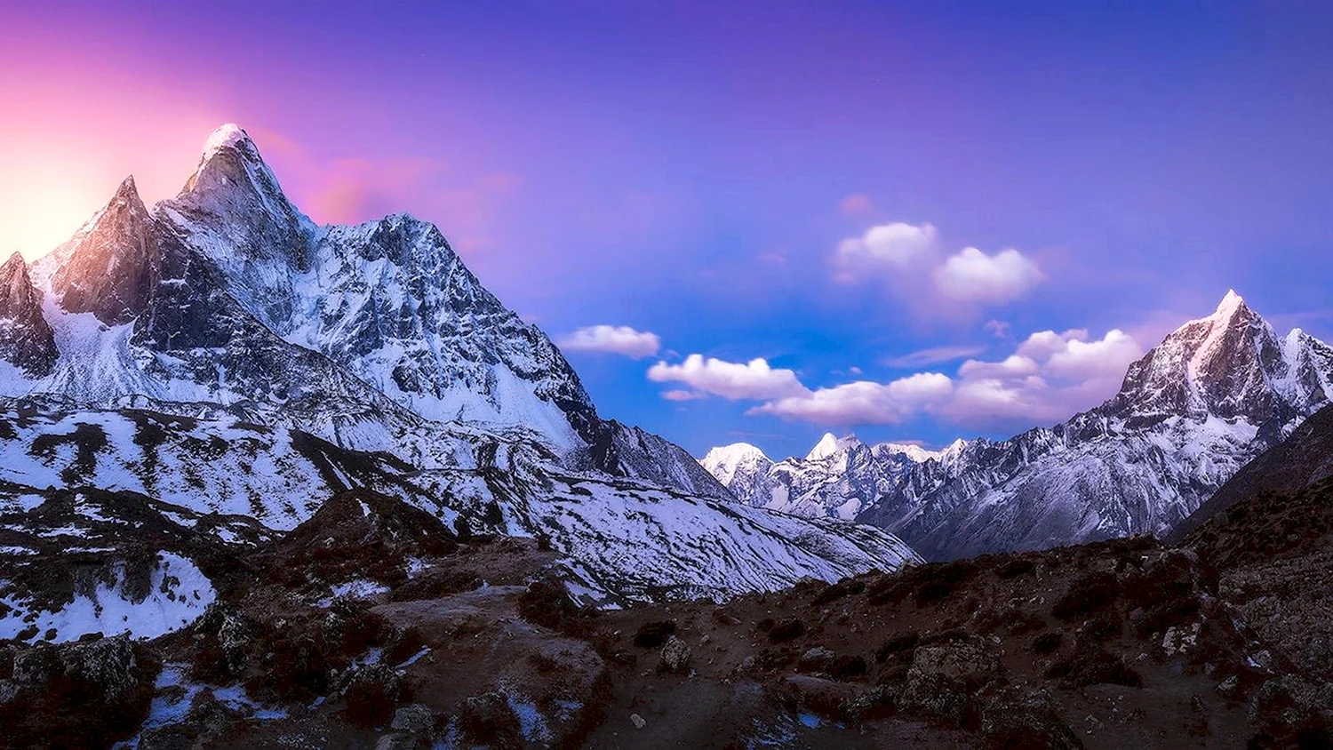 Гора Эверест Джомолунгма. Гималаи рассвет