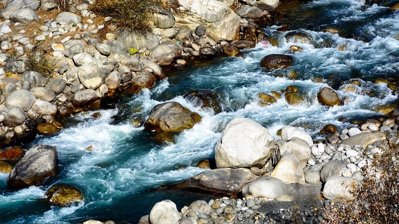 Горный ручей в Кашмире