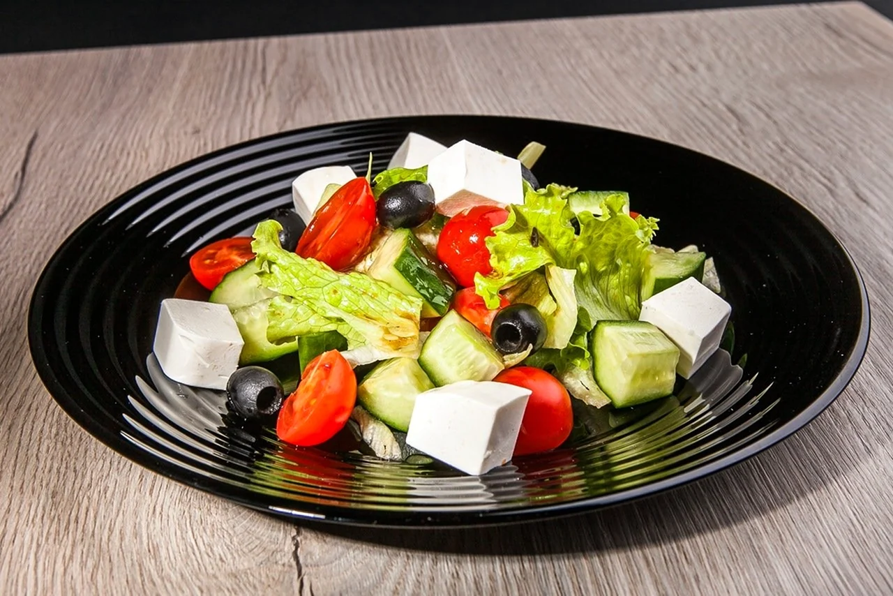 Греческий салат с сыром фетакса