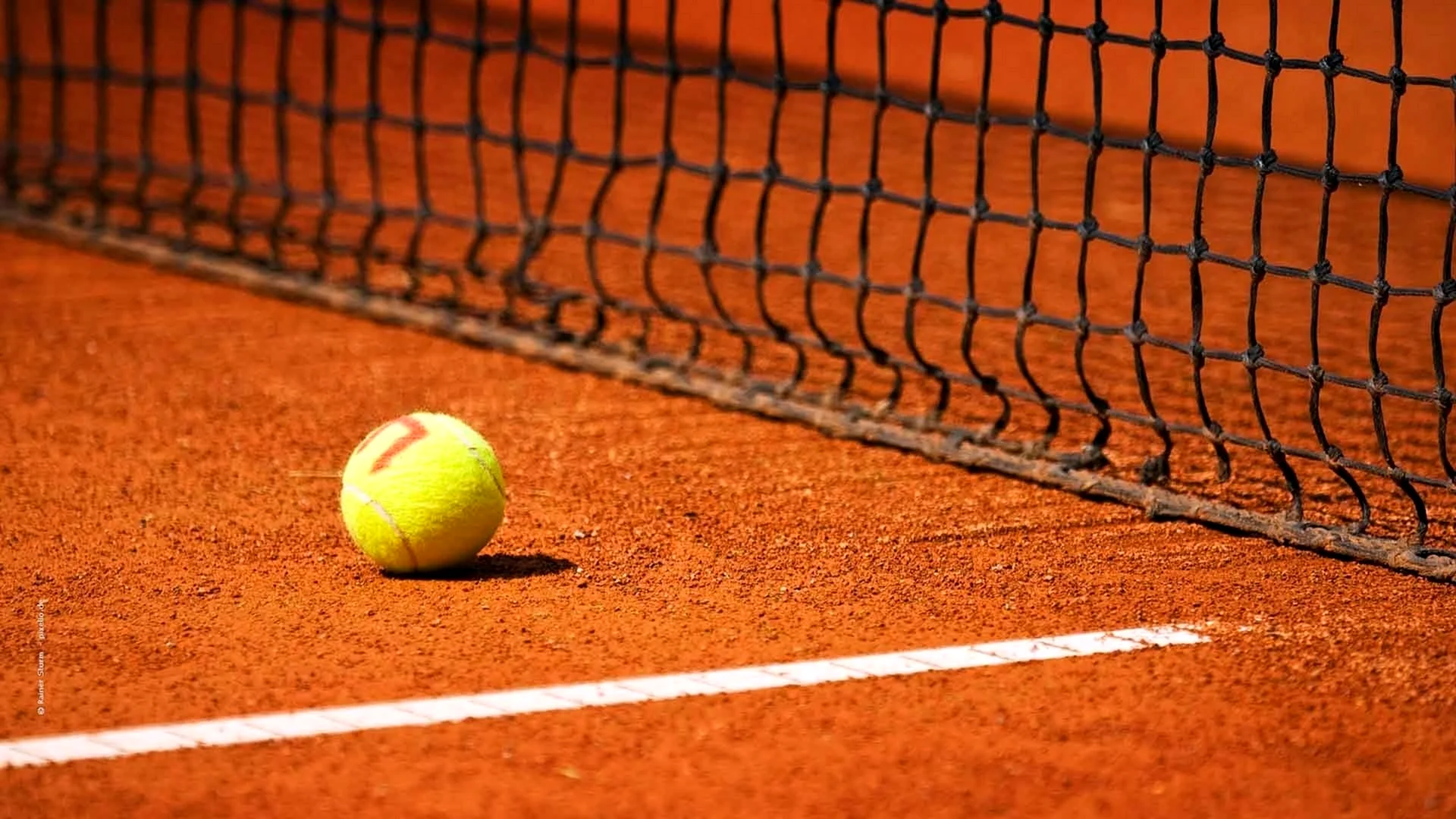 Грунтовый теннисный корт