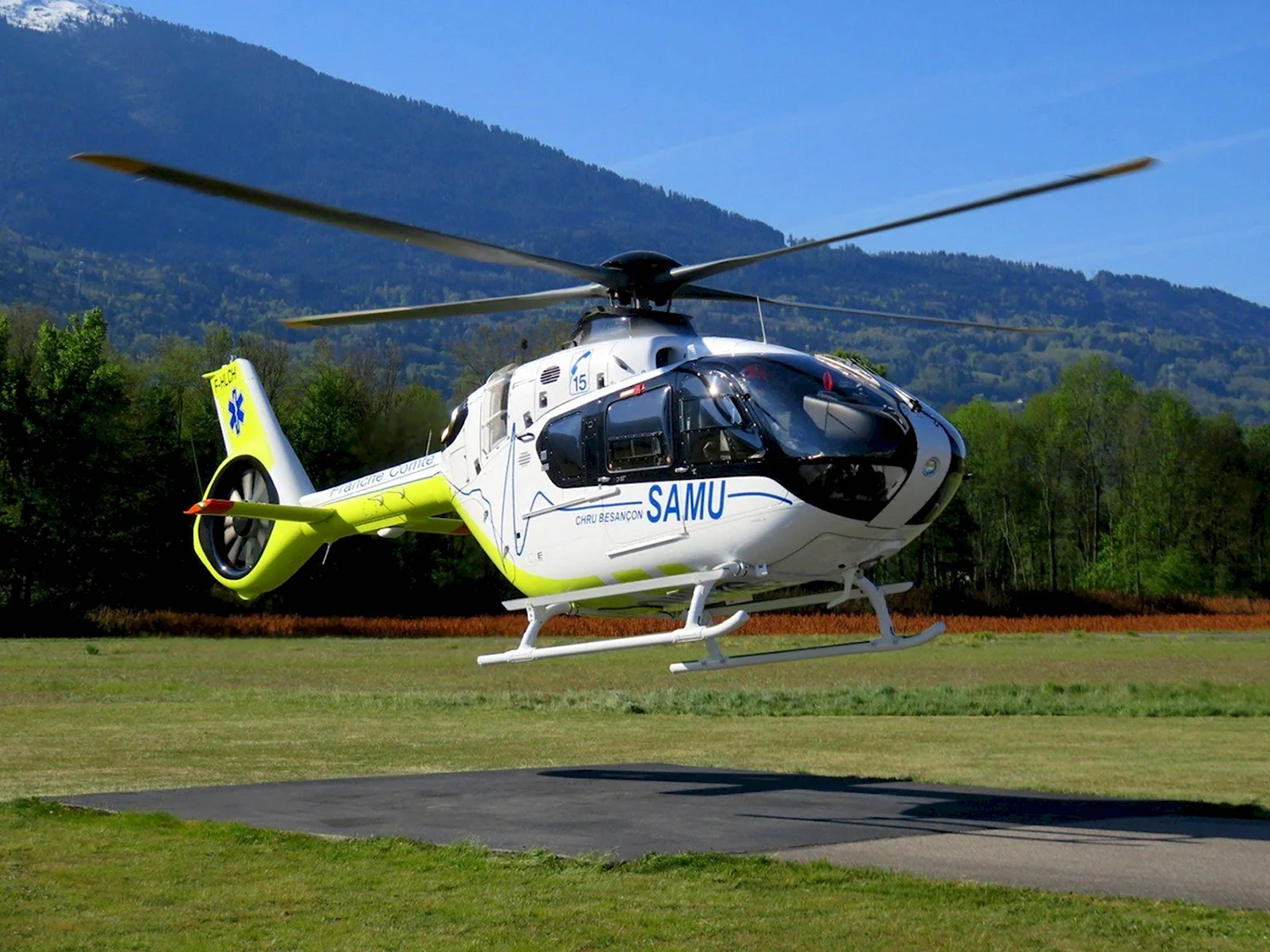 H135 вертолет