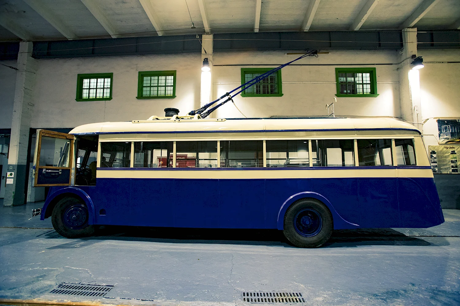 ЯТБ-2 троллейбус