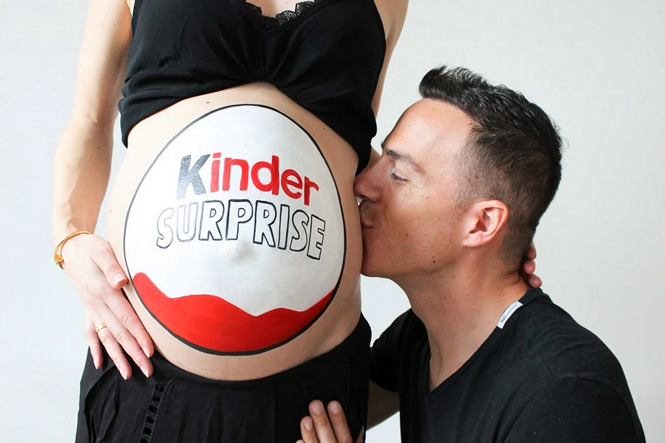 Киндер сюрприз живот беременной