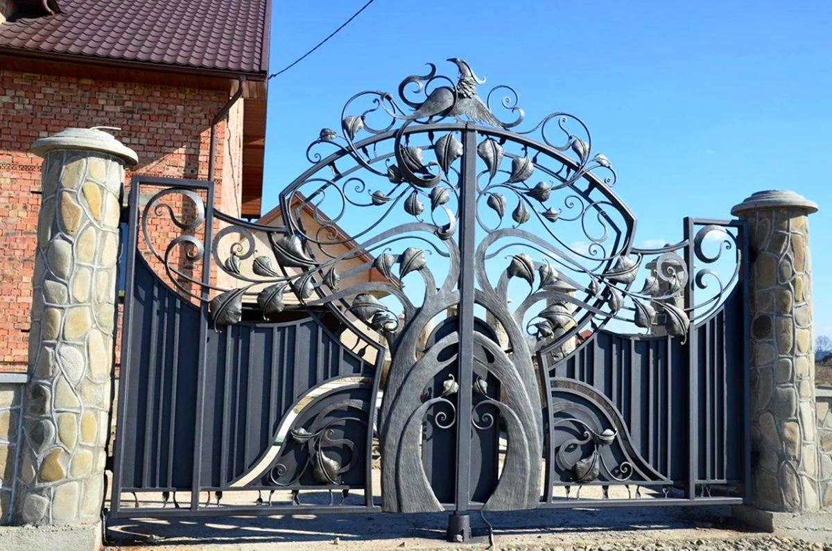Королевские кованые ворота
