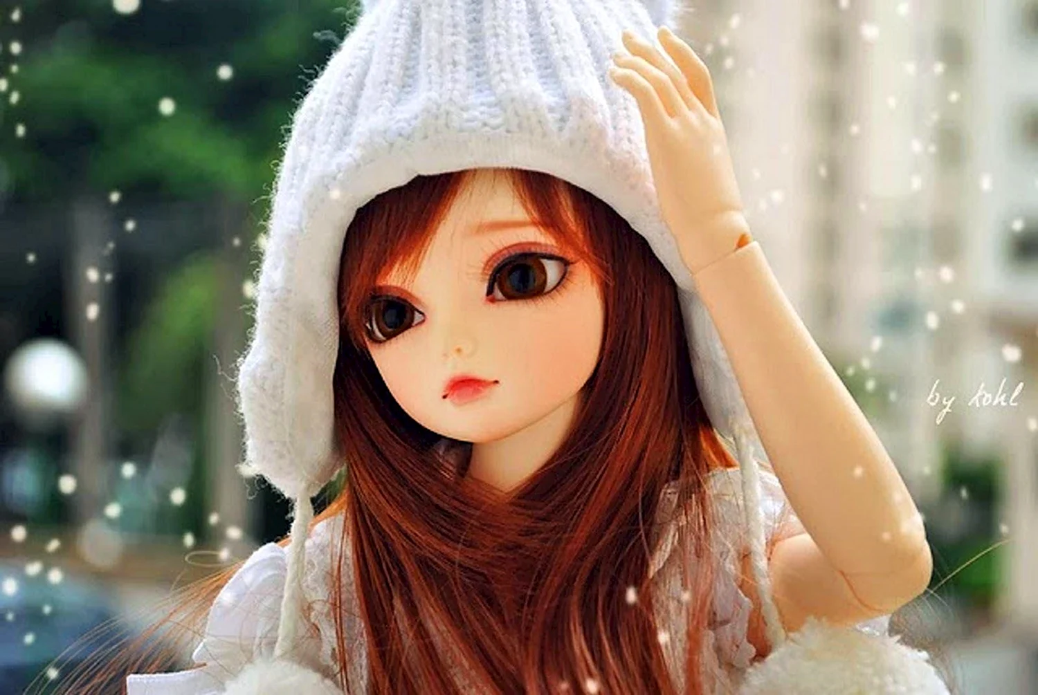Красивая девочка куколка зимняя