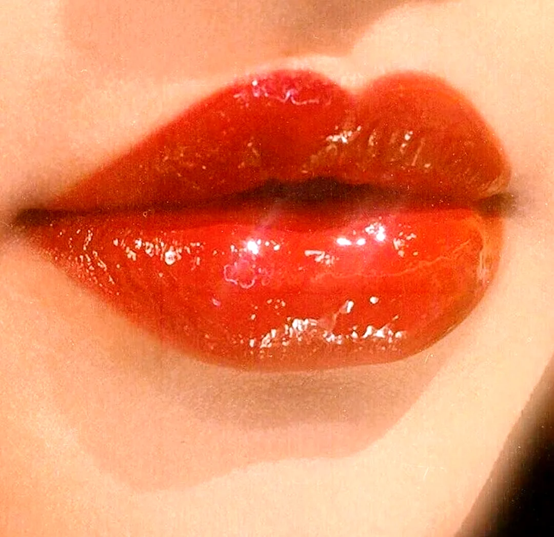 Красный блеск для губ