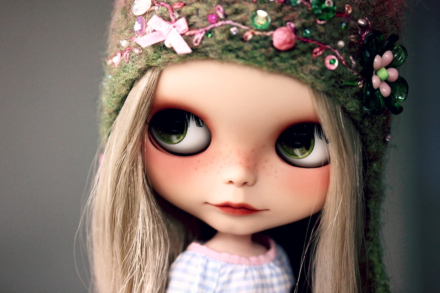 Кукла Блайз с зелеными глазами