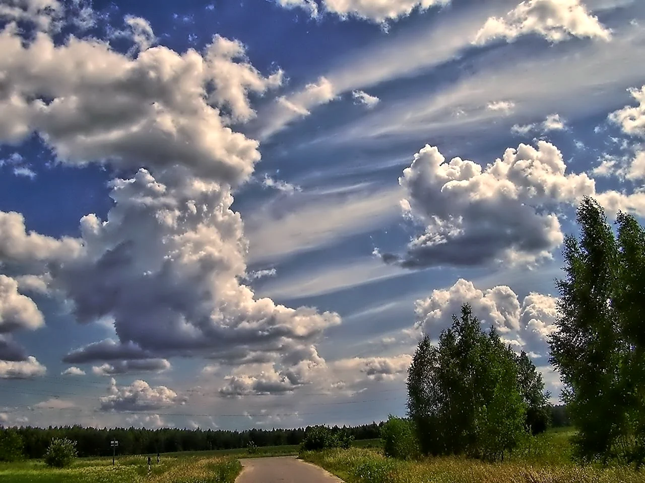 Летнее небо с облаками
