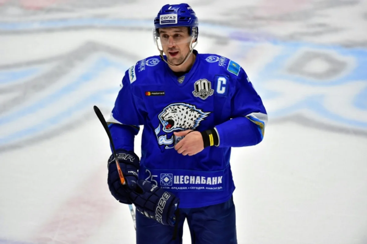Максим Семёнов хоккеист