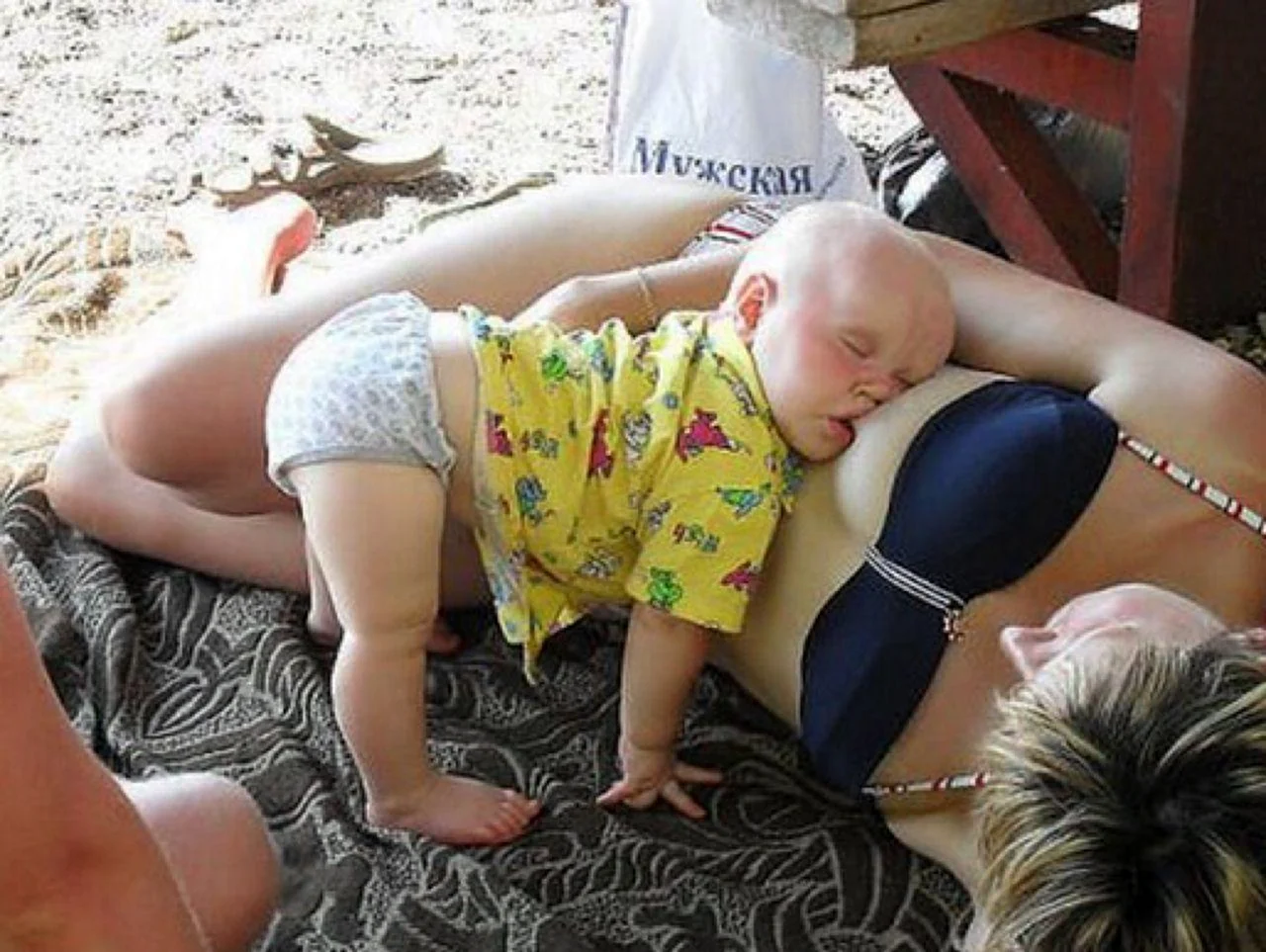 Мама спит с ребенком смешное