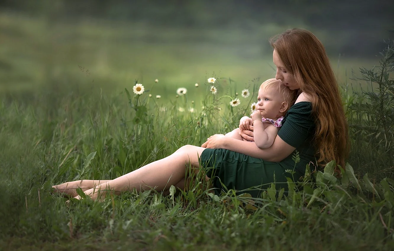 Мать и дитя на природе