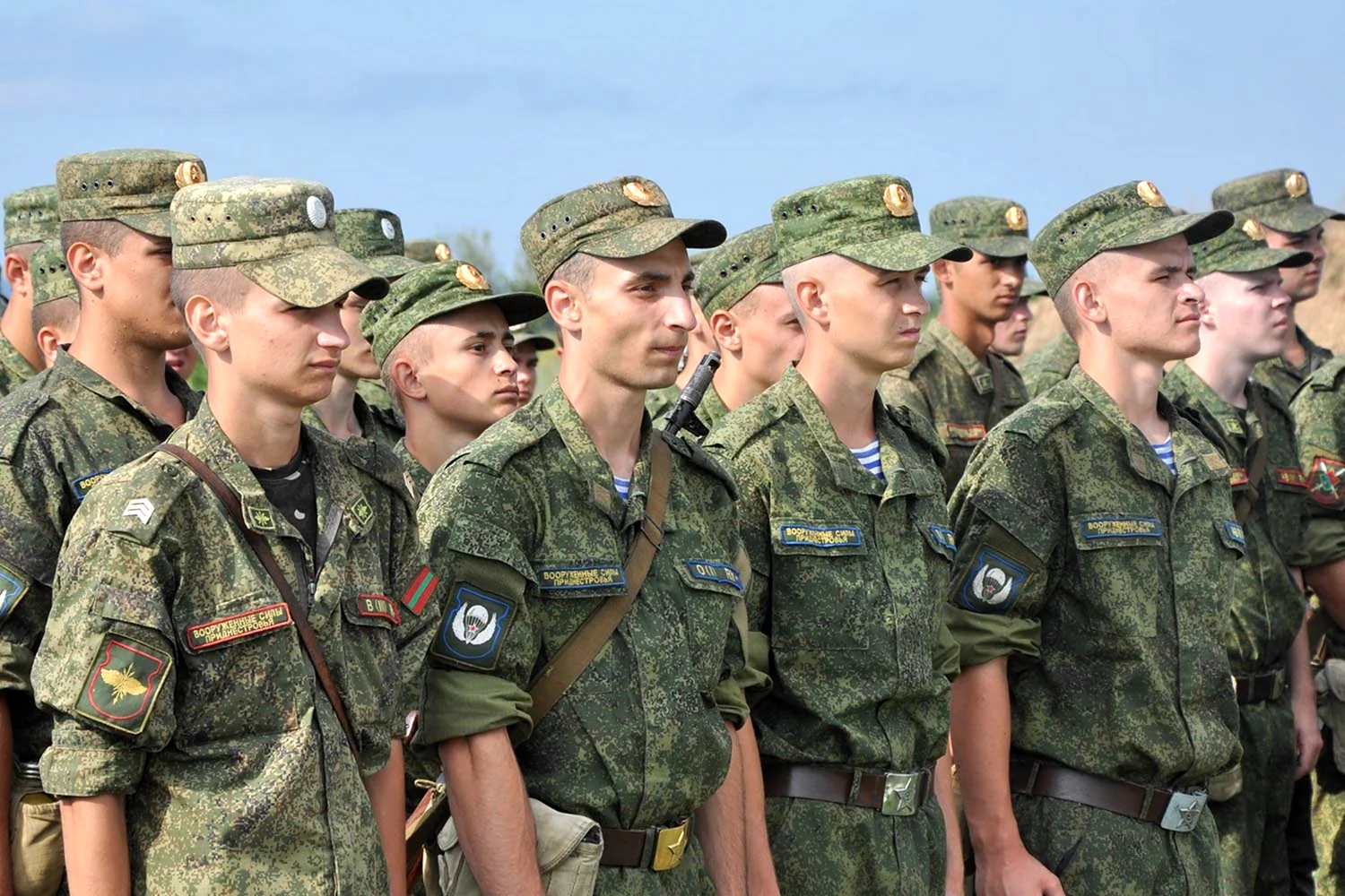 Молодые солдаты