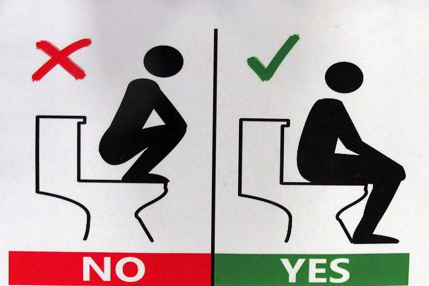 Терпит в туалет нельзя в туалет. Ногами на унитаз не вставать табличка. Нельзя вставать на унитаз ногами.